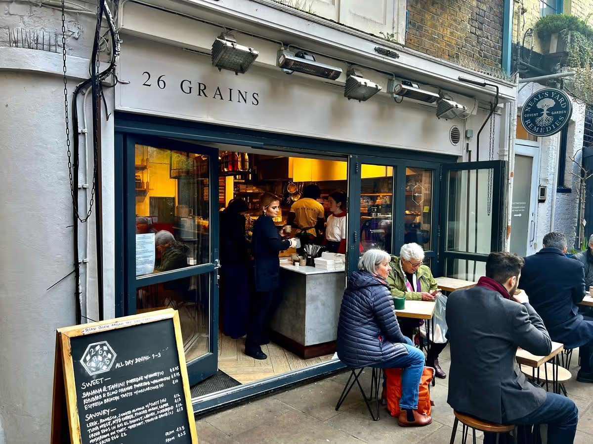 왕의 개입을 요구한 식당 — 한 공동체가 사라지는 방식